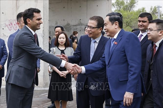Chủ tịch Quốc hội tham quan Trung tâm Công nghệ sáng tạo TUMO của Armenia Chủ tịch Quốc hội tham quan Trung tâm Công nghệ sáng tạo TUMO của Armenia