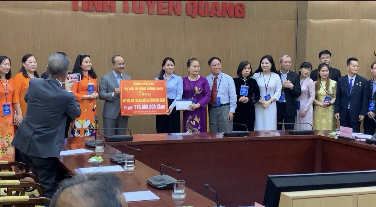 Việt kiều về Giỗ Tổ và tìm cơ hội đầu tư tại Phú Thọ, Tuyên Quang Việt kiều về Giỗ Tổ và tìm cơ hội đầu tư tại Phú Thọ, Tuyên Quang