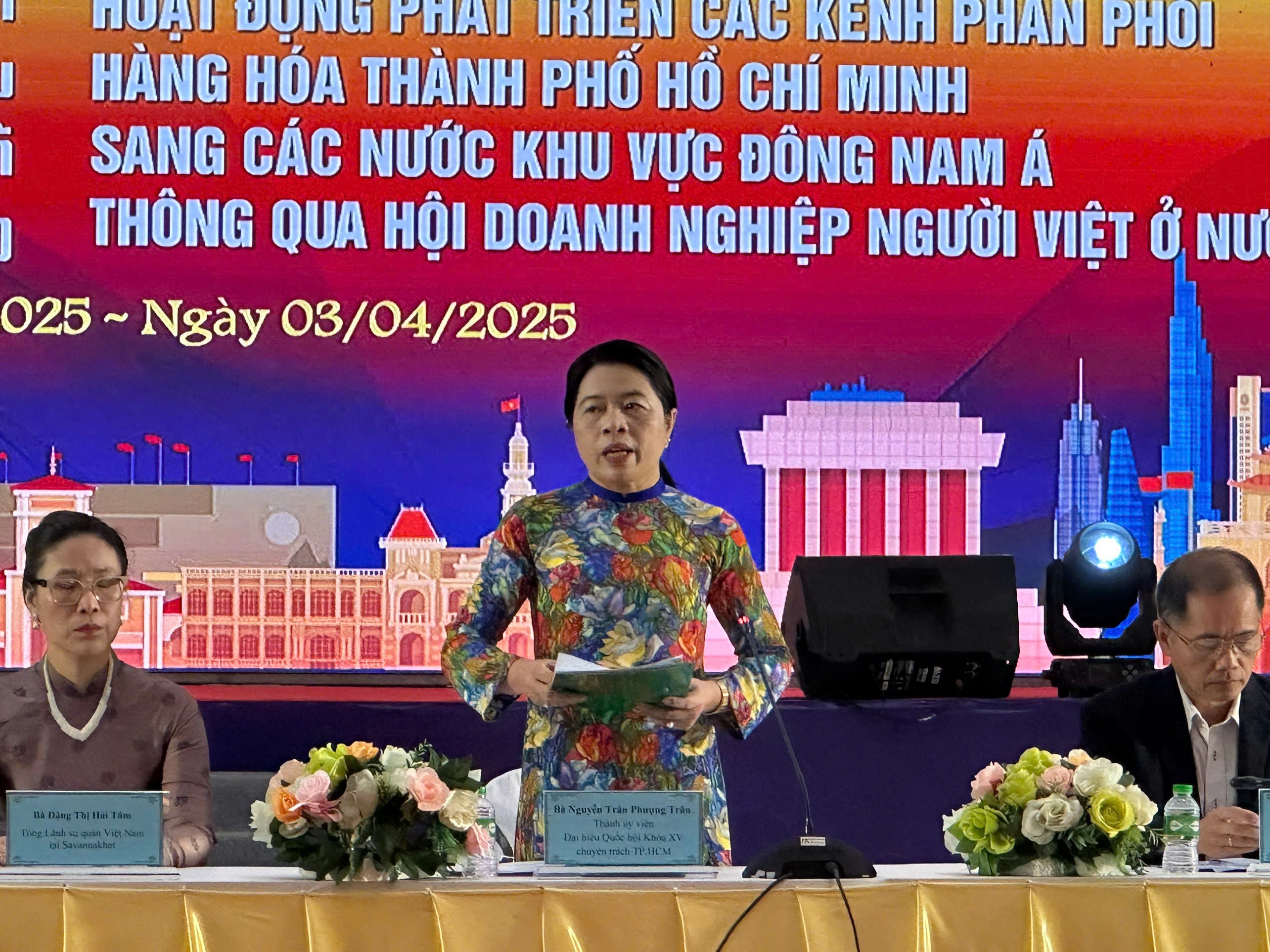 Phát triển các kênh phân phối hàng hóa TPHCM với các nước trong khu vực Đông Nam Á Phát triển các kênh phân phối hàng hóa TPHCM với các nước trong khu vực Đông Nam Á