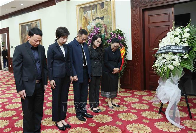 Lãnh đạo cấp cao Đảng, Nhà nước viếng đồng chí Khamtay Siphandone Chú thích ảnh