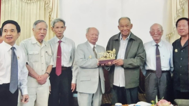 Đồng chí Khamtay Siphandone trong ký ức các cựu chiến binh và chuyên gia Việt Nam Đồng chí Khamtay Siphandone trong ký ức các cựu chiến binh và chuyên gia Việt Nam