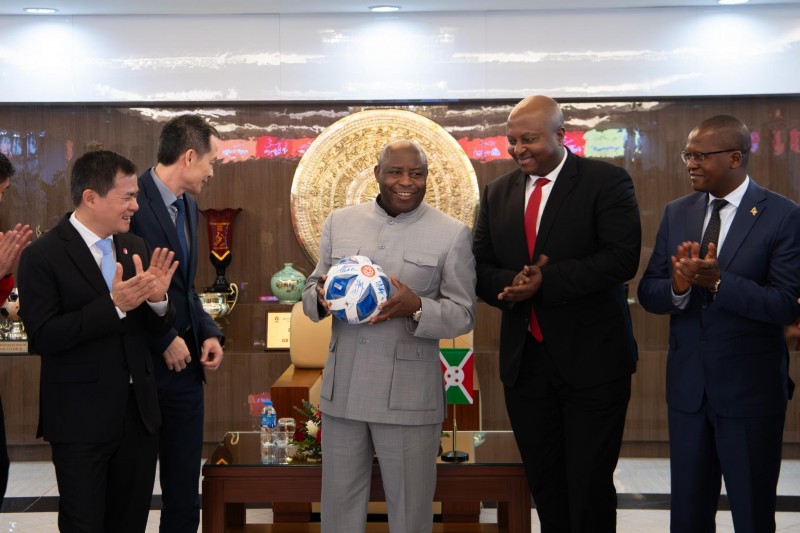 Tổng thống Burundi làm việc tại tập đoàn Viettel trong chuyến thăm chính thức Việt Nam Tổng thống Burundi làm việc tại tập đoàn Viettel trong chuyến thăm chính thức Việt Nam