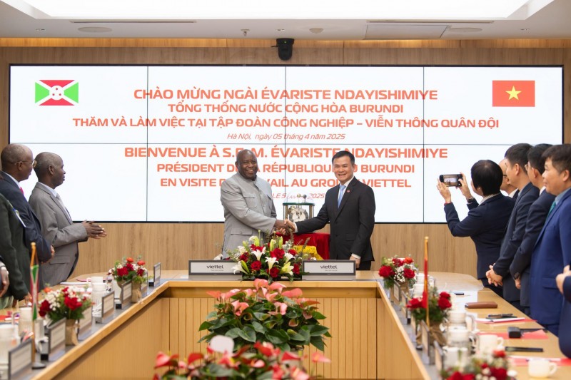 Tại buổi làm việc tại Trụ sở Tập đoàn, đại diện Viettel khẳng định cam kết tiếp tục đóng góp vào phát triển kinh tế - xã hội và khoa học công nghệ của Burundi. Tại buổi làm việc tại Trụ sở Tập đoàn, đại diện Viettel khẳng định cam kết tiếp tục đóng góp vào phát triển kinh tế - xã hội và khoa học công nghệ của Burundi.