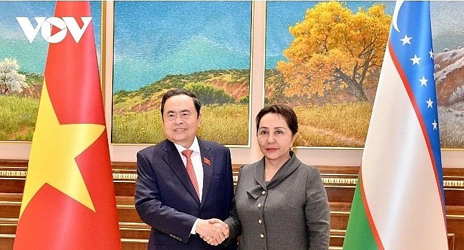 President of the Senate of Uzbekistan Tanzila Narbaeva (R) welcomes National Assembly Chairman Tran Thanh Man. President of the Senate of Uzbekistan Tanzila Narbaeva (R) welcomes National Assembly Chairman Tran Thanh Man.