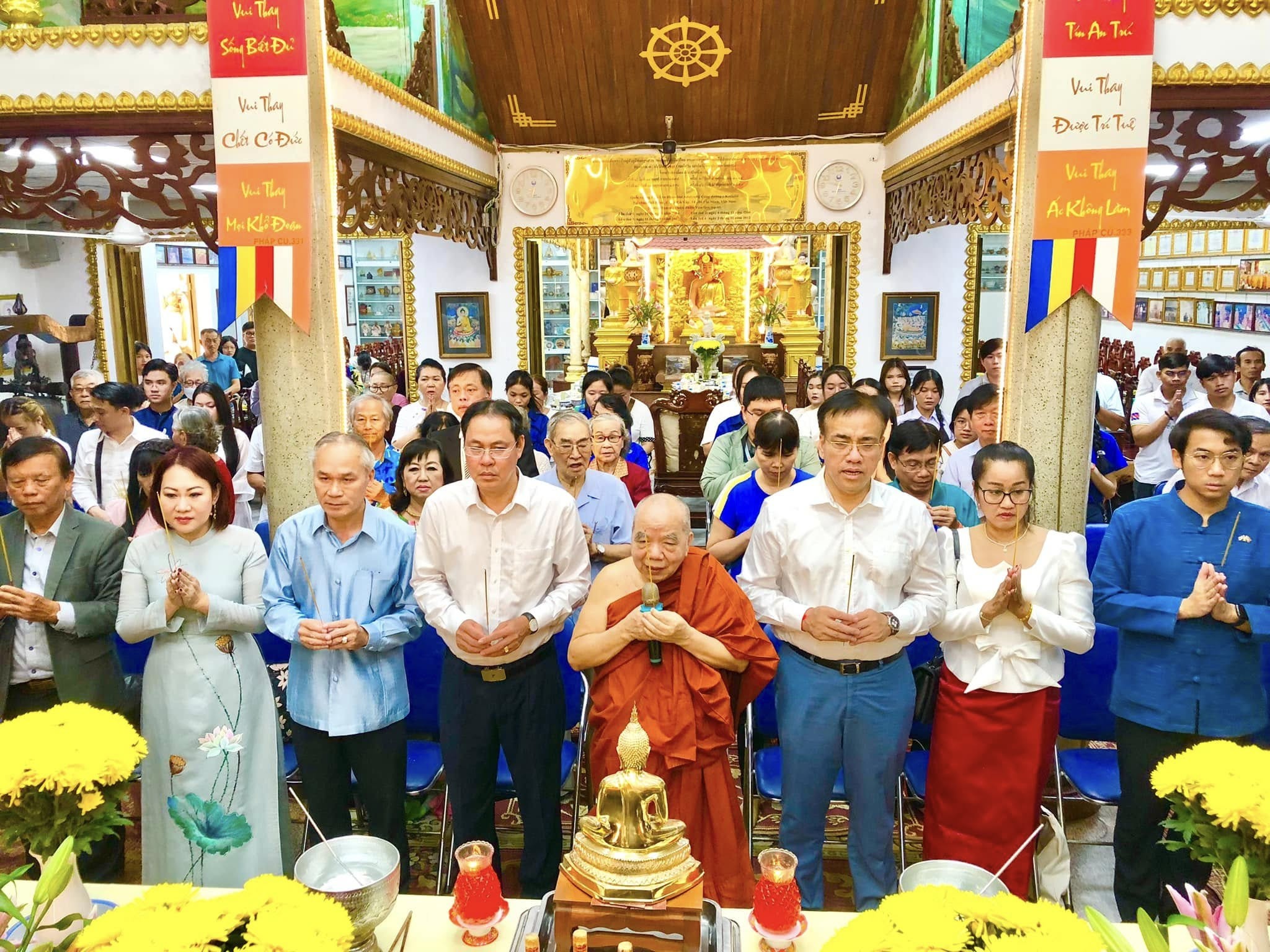 Vui Tết cổ truyền nước bạn tại thành phố Hồ Chí Minh Vui Tết cổ truyền nước bạn tại thành phố Hồ Chí Minh