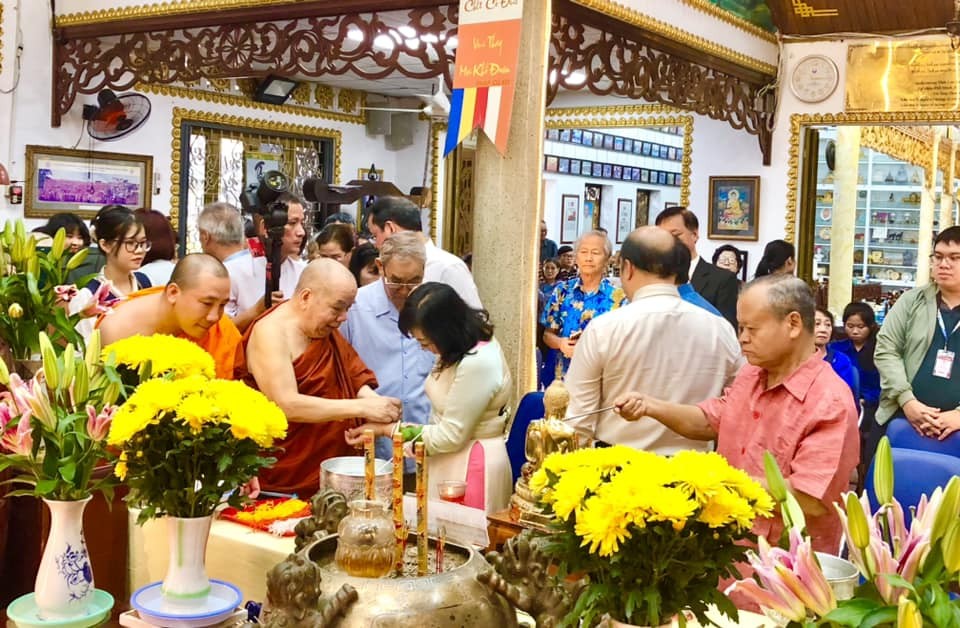 Vui Tết cổ truyền nước bạn tại thành phố Hồ Chí Minh Vui Tết cổ truyền nước bạn tại thành phố Hồ Chí Minh