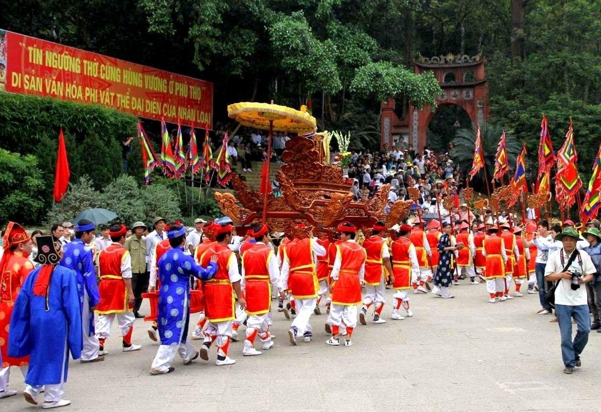 Tín ngưỡng thờ cúng Hùng Vương và tinh thần gắn kết cộng đồng Tín ngưỡng thờ cúng Hùng Vương và tinh thần gắn kết cộng đồng