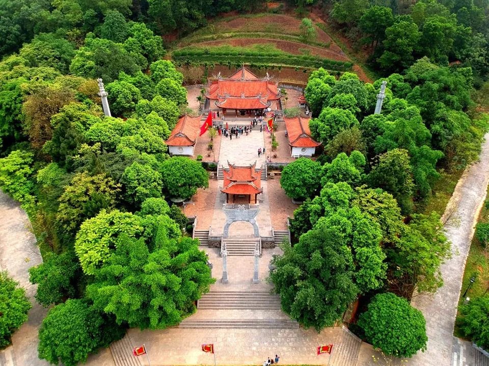 Tín ngưỡng thờ cúng Hùng Vương và tinh thần gắn kết cộng đồng Tín ngưỡng thờ cúng Hùng Vương và tinh thần gắn kết cộng đồng
