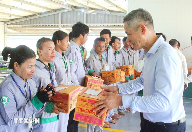 ttxvn-viet-nam-campuchia-cham-lo-nguoi-lao-dong-2.jpg