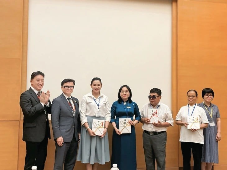 HCMC Vietnam–Japan Association Donates Books to 11 Schools