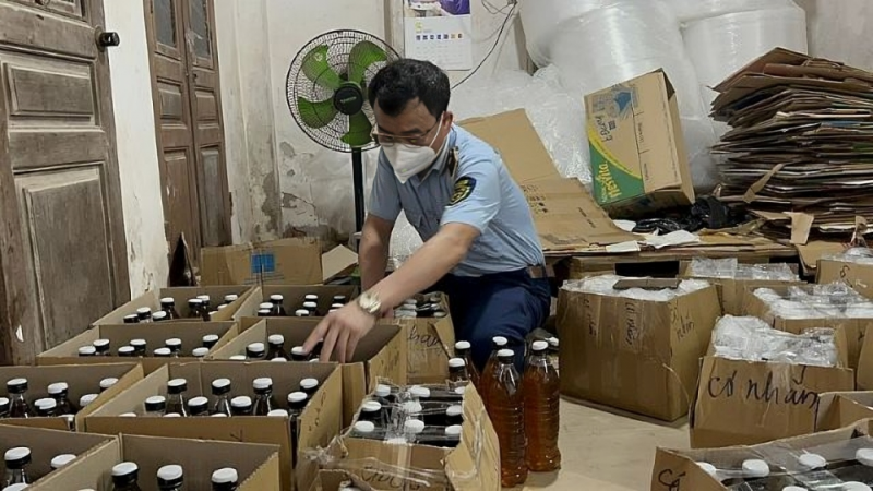 Sản xuất, buôn bán thực phẩm giả bị xử phạt bao nhiêu tiền? Sản xuất, buôn bán thực phẩm giả bị xử phạt bao nhiêu tiền?
