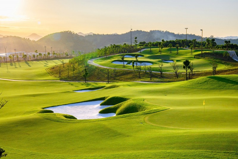 Văn Lang Empire T&T Golf Club chuẩn bị đi vào vận hành 18 hố Văn Lang Empire T&T Golf Club chuẩn bị đi vào vận hành 18 hố
