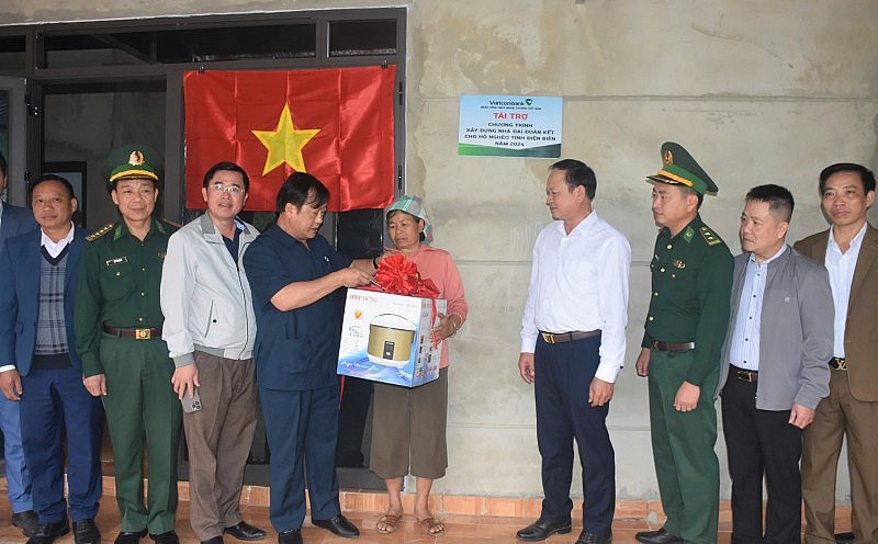 Thêm 300 hộ nghèo ở khu vực biên giới có nhà ở mới Thêm 300 hộ nghèo ở khu vực biên giới có nhà ở mới