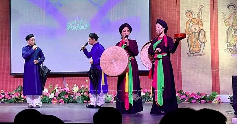 Quan Ho folk songs from Bac Ninh province performed at the event (Photo: VNA) Quan Ho folk songs from Bac Ninh province performed at the event (Photo: VNA)