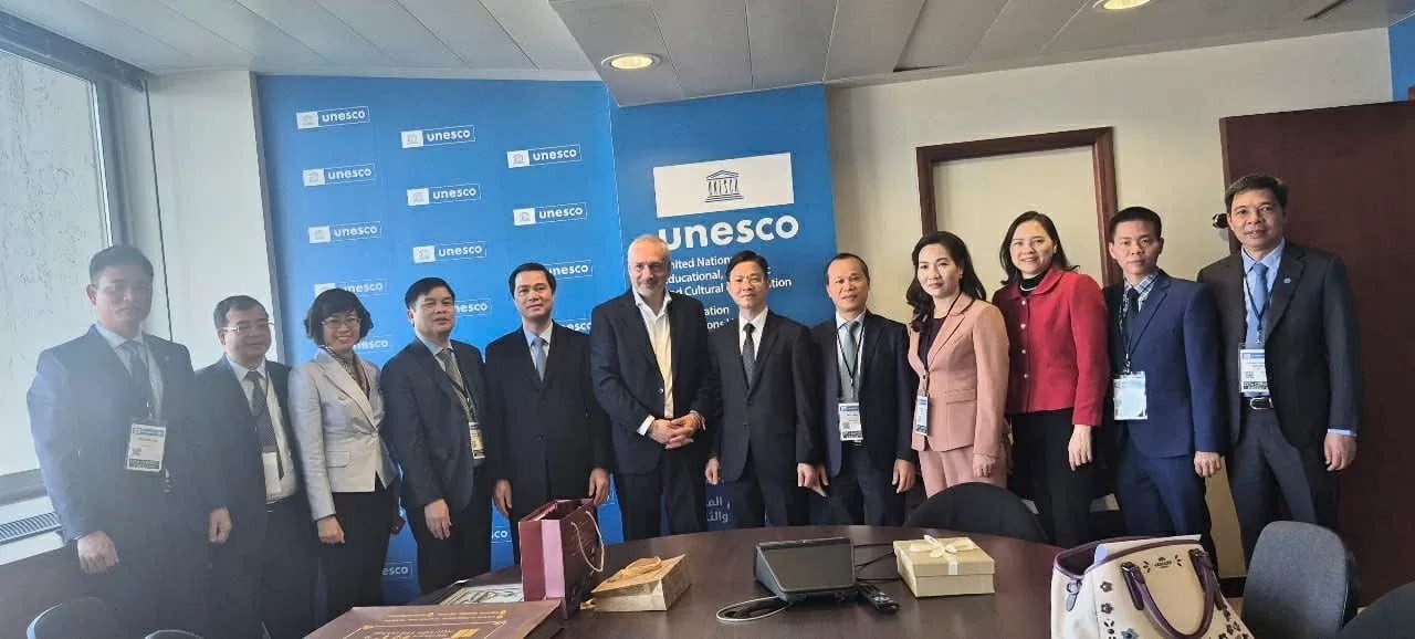 Meeting with UNESCO Assistant Director-General for Culture Ernesto Ottone. (Photo: Working delegation) Meeting with UNESCO Assistant Director-General for Culture Ernesto Ottone. (Photo: Working delegation)