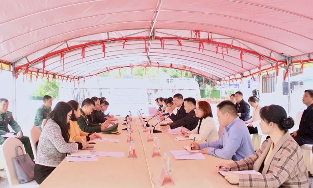 Vun đắp tình hữu nghị xuyên biên giới giữa thôn Nà Lầu (Việt Nam) và khu xã Pò Chài (Trung Quốc) Nà Lầu (Việt Nam) và Pò Chài (Trung Quốc) gắn kết tình làng nghĩa xóm