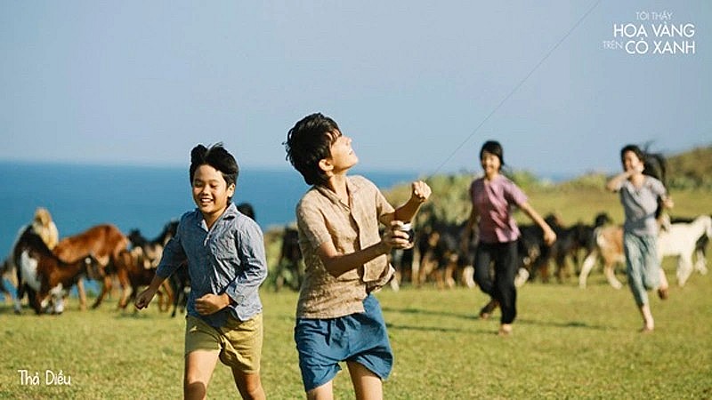 A scene of Vietnamese film “Tôi thấy hoa vàng trên cỏ xanh” being screened at the 2025 Francophonie Festival held in Chile. A scene of Vietnamese film “Tôi thấy hoa vàng trên cỏ xanh” being screened at the 2025 Francophonie Festival held in Chile.