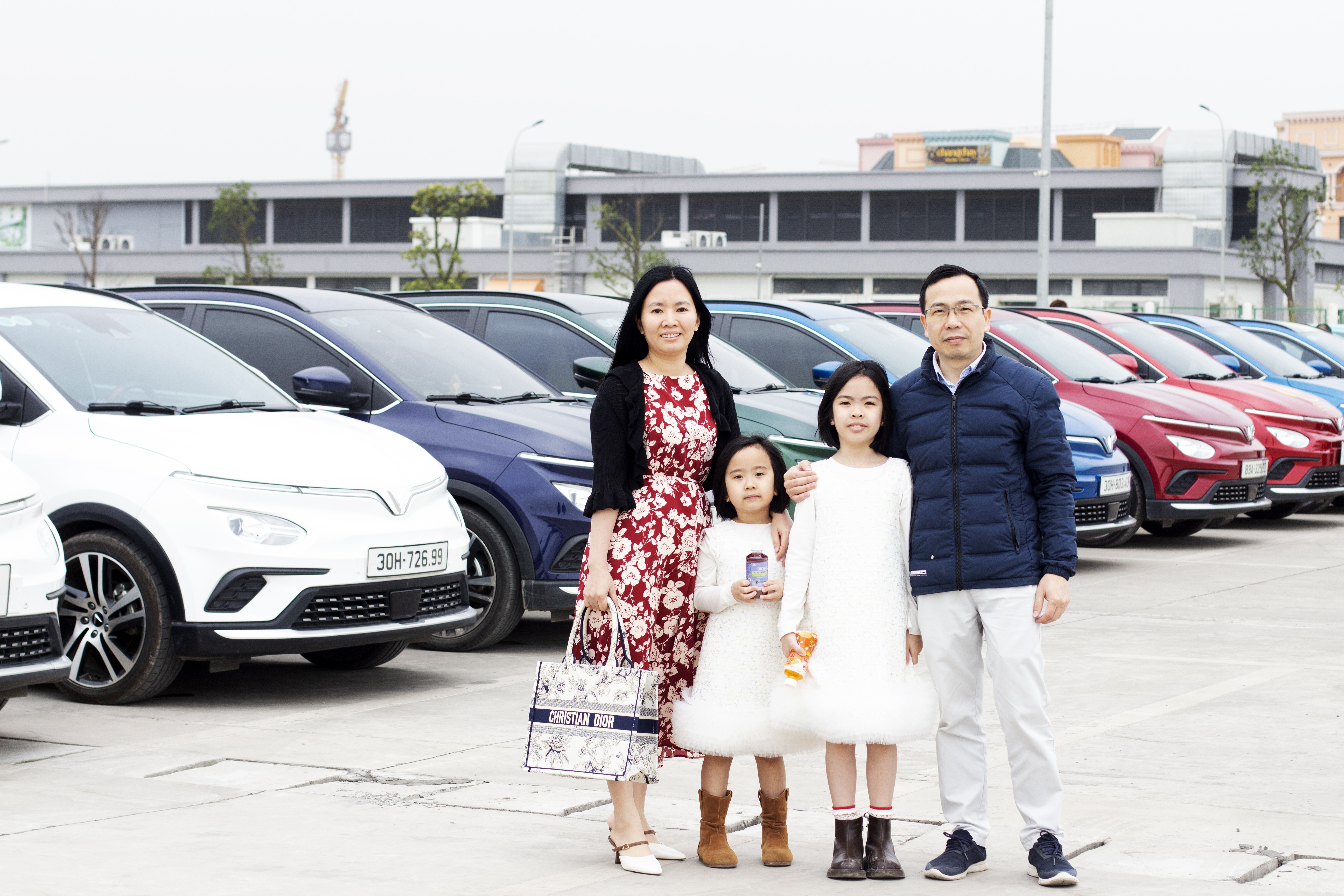 Gần 400 xe điện VinFast tạo biểu tượng Gần 400 xe điện VinFast tạo biểu tượng