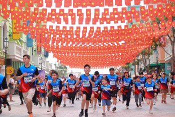 Gần 400 xe điện VinFast tạo biểu tượng 