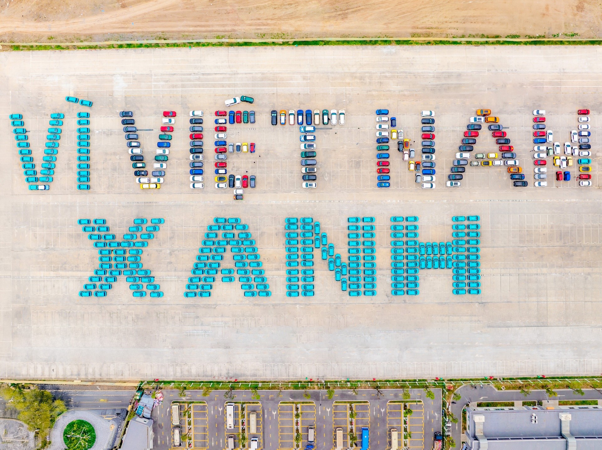 Màn xếp xe tạo nên thông điệp ý nghĩa “Vì Việt Nam Xanh” là tâm điểm của sự kiện Ngày Hội Xanh 2025. Màn xếp xe tạo nên thông điệp ý nghĩa “Vì Việt Nam Xanh” là tâm điểm của sự kiện Ngày Hội Xanh 2025.