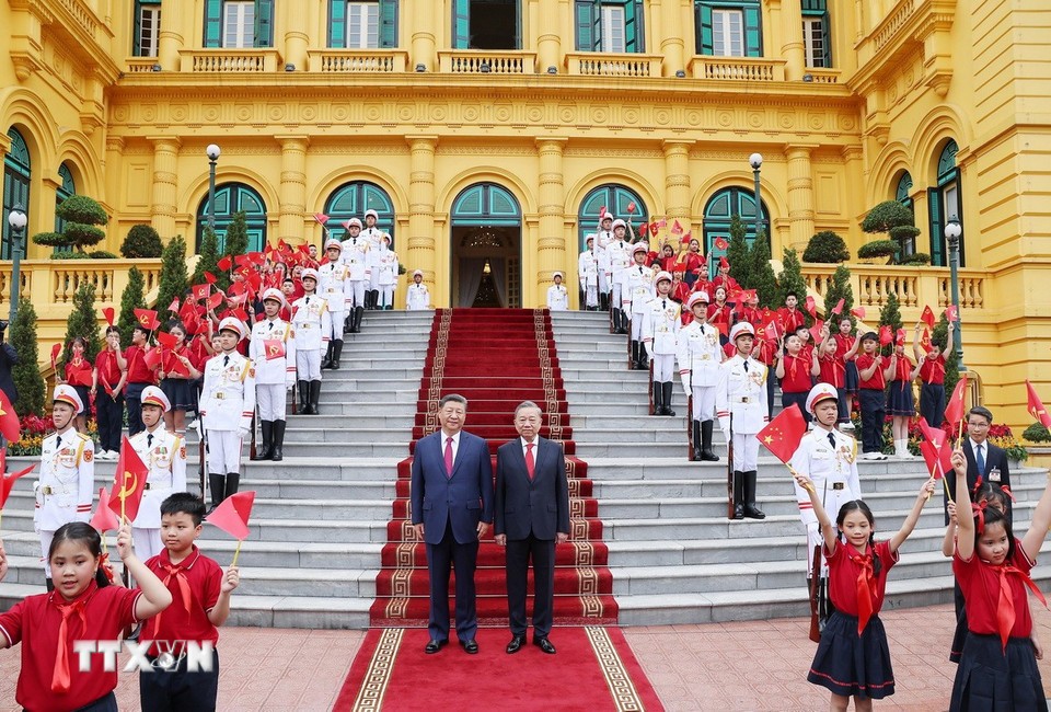 Tổng Bí thư Tô Lâm và Tổng Bí thư, Chủ tịch Trung Quốc Tập Cận Bình chụp ảnh chung. (Ảnh: TTXVN) Tổng Bí thư Tô Lâm và Tổng Bí thư, Chủ tịch Trung Quốc Tập Cận Bình chụp ảnh chung. (Ảnh: TTXVN)