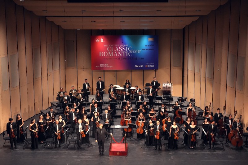 ROX Group đồng hành cùng dàn nhạc Giao hưởng Hà Nội trong hòa nhạc “Những kiệt tác của Chủ nghĩa Cổ điển và Lãng mạn” tháng 3/2025. ROX Group đồng hành cùng dàn nhạc Giao hưởng Hà Nội trong hòa nhạc “Những kiệt tác của Chủ nghĩa Cổ điển và Lãng mạn” tháng 3/2025.