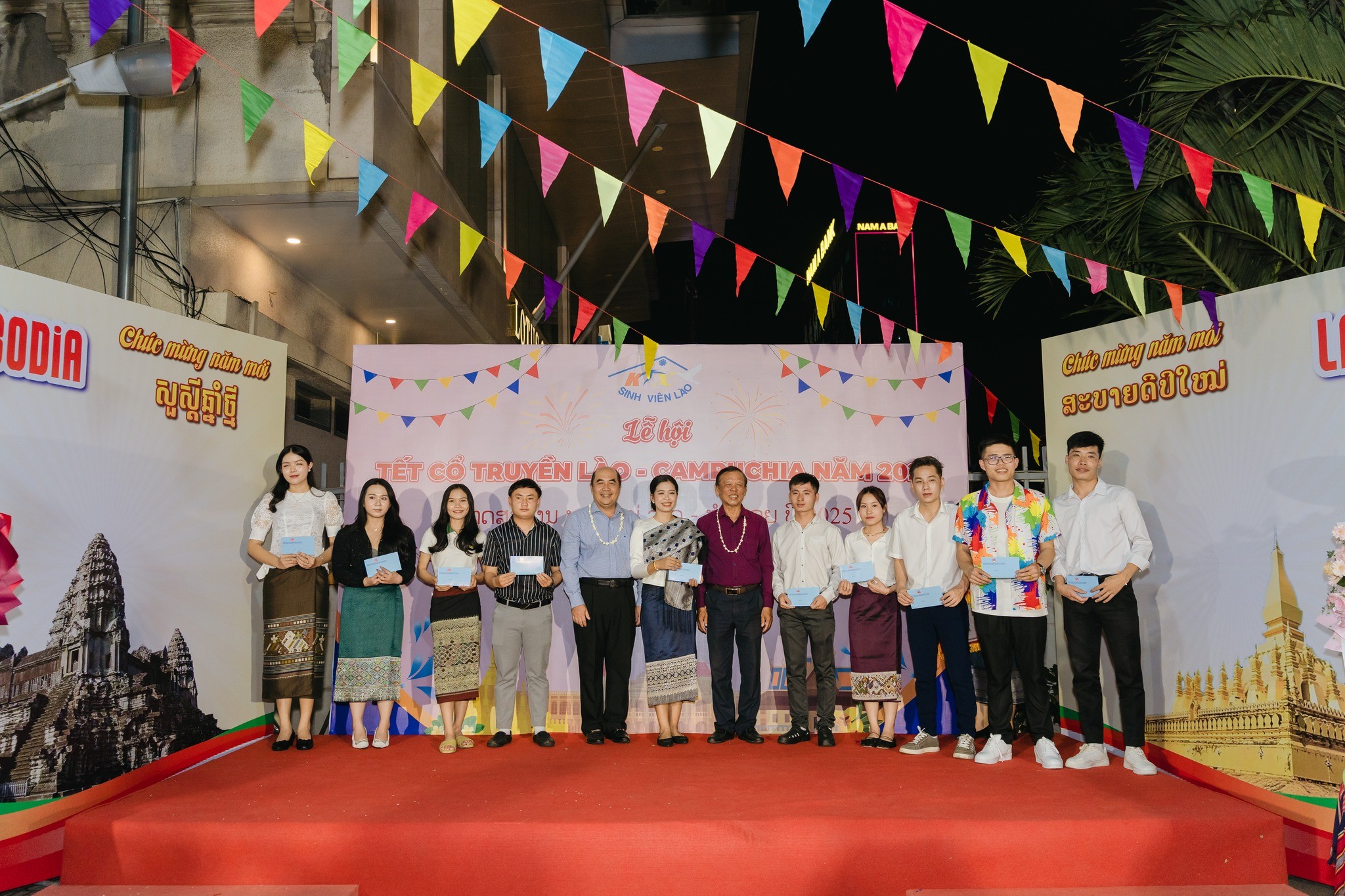 Sinh viên Lào, Campuchia vui Tết cổ truyền trong không khí thắm tình hữu nghị Sinh viên Lào, Campuchia vui Tết cổ truyền trong không khí thắm tình hữu nghị