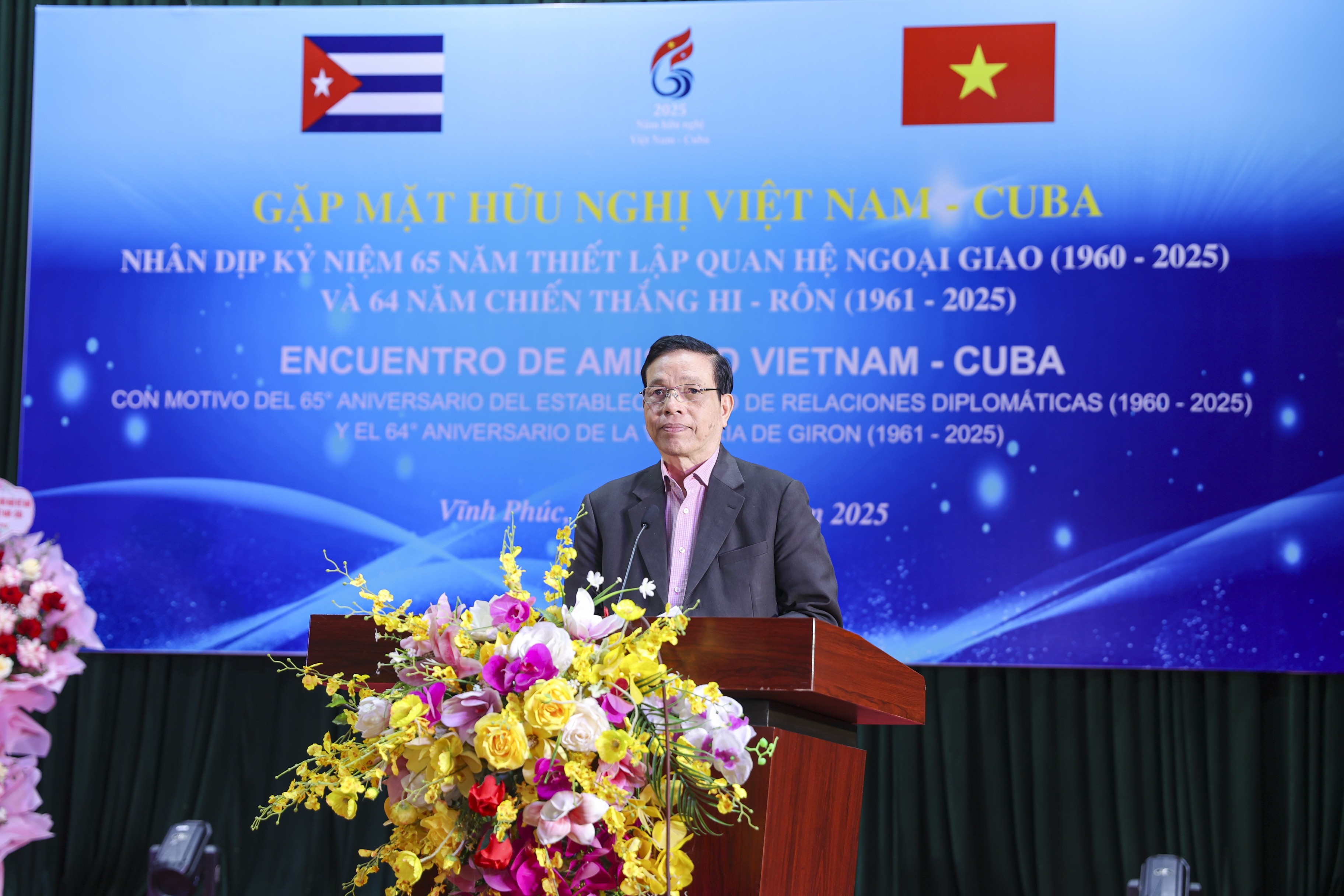 Giao lưu hữu nghị Việt Nam - Cuba kỷ niệm 64 năm chiến thắng Giron Giao lưu hữu nghị Việt Nam - Cuba kỷ niệm 64 năm chiến thắng Giron