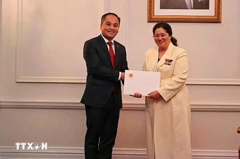 Ambassador-designate of Vietnam to New Zealand Phan Minh Giang presents the letter of credence to Governor-General of New Zealand Cindy Kiro. (Photo: VNA) Ambassador-designate of Vietnam to New Zealand Phan Minh Giang presents the letter of credence to Governor-General of New Zealand Cindy Kiro. (Photo: VNA)