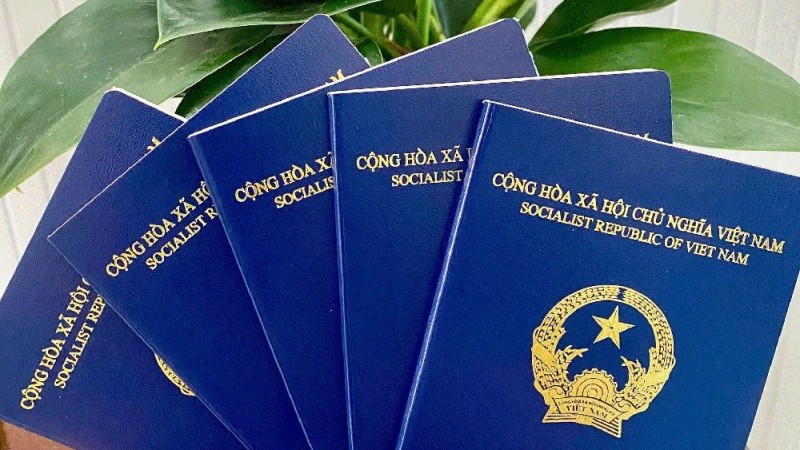 Lệ phí làm hộ chiếu online năm 2025 hết bao nhiêu tiền?