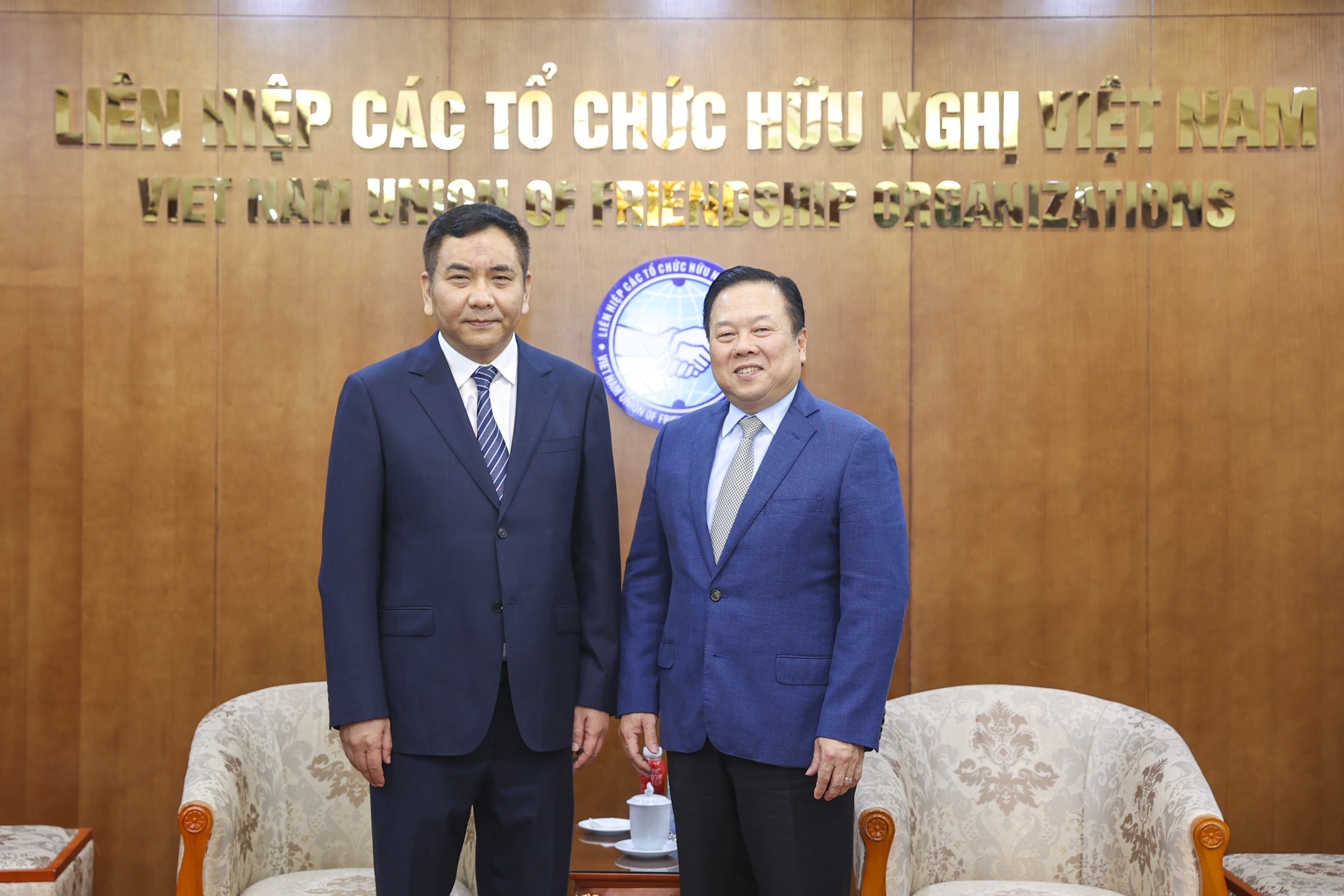Chủ tịch Hội Hữu nghị Việt - Trung Nguyễn Hoàng Anh đã tiếp Đoàn Ủy ban Quản lý Khu Công nghệ cao Đại Liên (Trung Quốc), do ông Hồ Phàm – Chủ nhiệm Ủy ban làm Trưởng đoàn chụp ảnh lưu niệm. (Ảnh: Đinh Hoà) Chủ tịch Hội Hữu nghị Việt - Trung Nguyễn Hoàng Anh đã tiếp Đoàn Ủy ban Quản lý Khu Công nghệ cao Đại Liên (Trung Quốc), do ông Hồ Phàm – Chủ nhiệm Ủy ban làm Trưởng đoàn chụp ảnh lưu niệm. (Ảnh: Đinh Hoà)