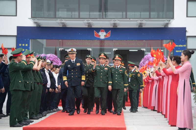 Bộ trưởng Quốc phòng Việt Nam và Trung Quốc thăm Công viên Logistics Viettel Bộ trưởng Quốc phòng Việt Nam và Trung Quốc thăm Công viên Logistics Viettel