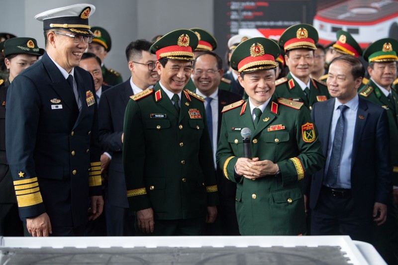 Bộ trưởng Quốc phòng Việt Nam và Trung Quốc thăm Công viên Logistics Viettel Bộ trưởng Quốc phòng Việt Nam và Trung Quốc thăm Công viên Logistics Viettel