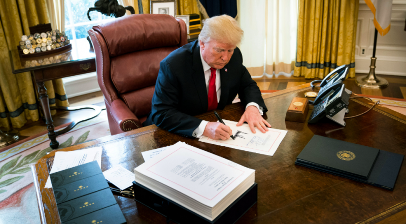 Tổng thống Trump ký sắc lệnh khôi phục khả năng cạnh tranh của hải sản Mỹ Tổng thống Trump ký sắc lệnh khôi phục khả năng cạnh tranh của hải sản Mỹ