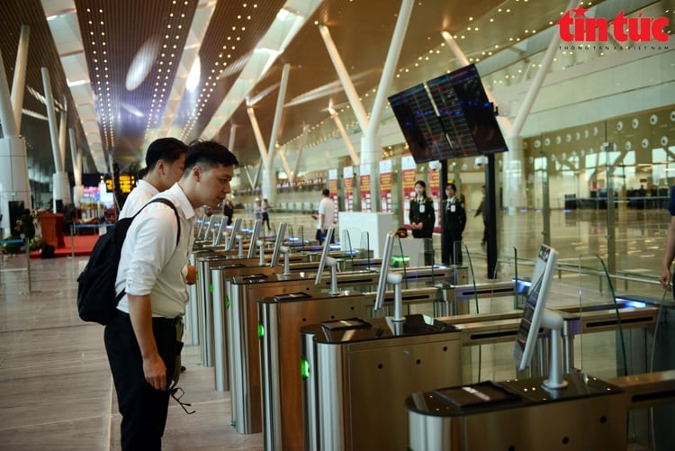 Cận cảnh Nhà ga T3 sân bay Tân Sơn Nhất trước giờ khánh thành