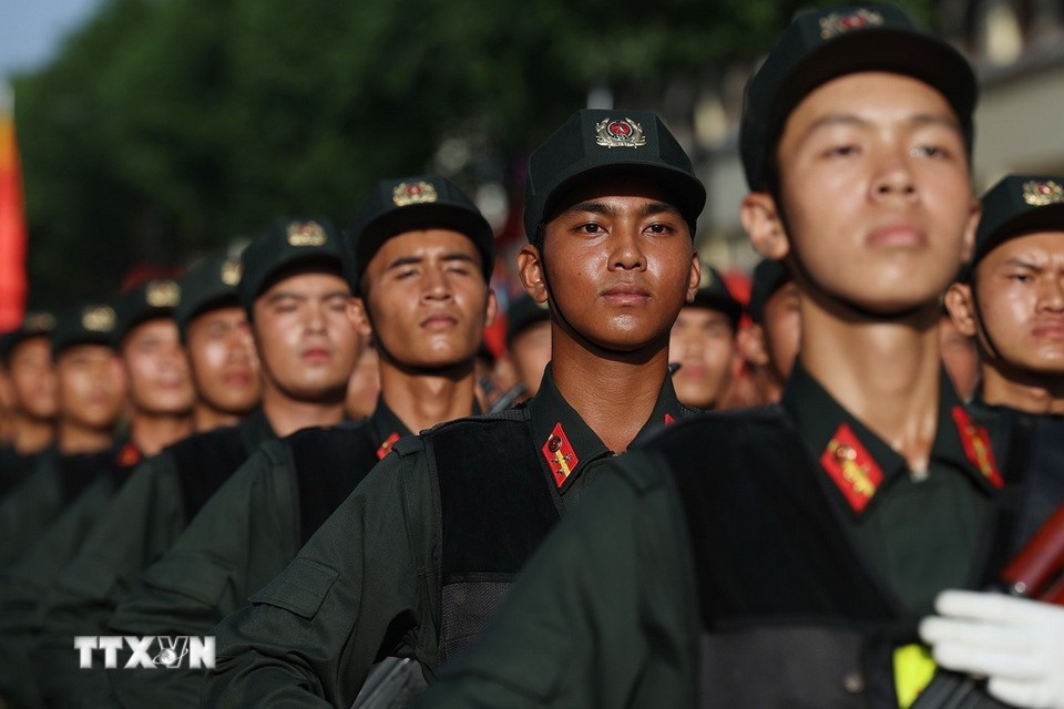 Lực lượng Công an nhân dân tham gia hợp luyện diễu binh, diễu hành tại Long Thành, Đồng Nai. Lực lượng Công an nhân dân tham gia hợp luyện diễu binh, diễu hành tại Long Thành, Đồng Nai.