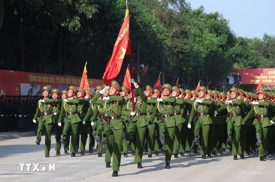 Lực lượng Công an nhân dân tham gia hợp luyện diễu binh, diễu hành tại Long Thành, Đồng Nai. Lực lượng Công an nhân dân tham gia hợp luyện diễu binh, diễu hành tại Long Thành, Đồng Nai.