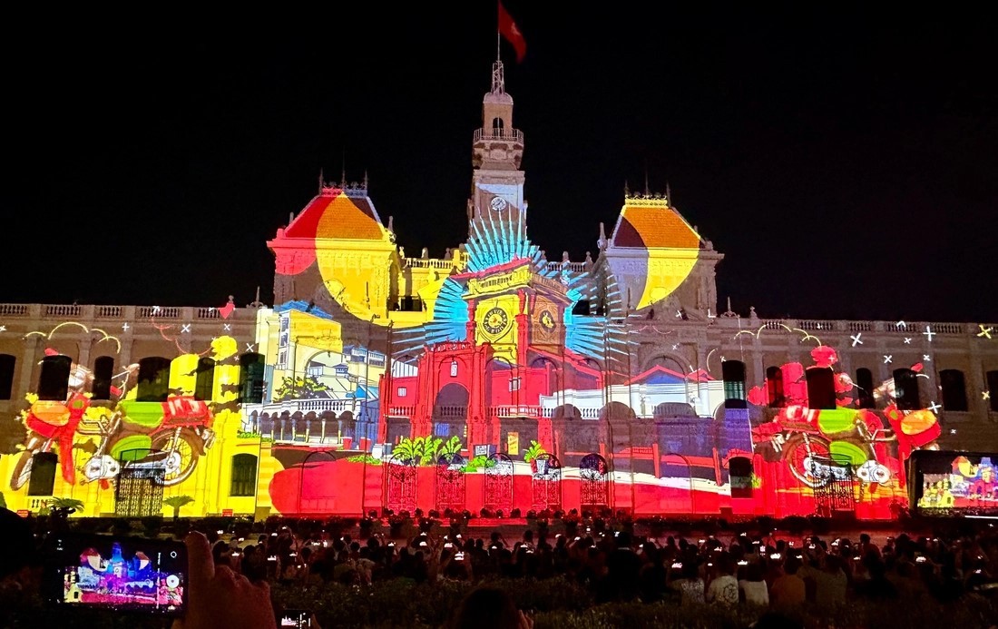 Màn trình diễn 3D mapping của đội đến từ Pháp Màn trình diễn 3D mapping của đội đến từ Pháp