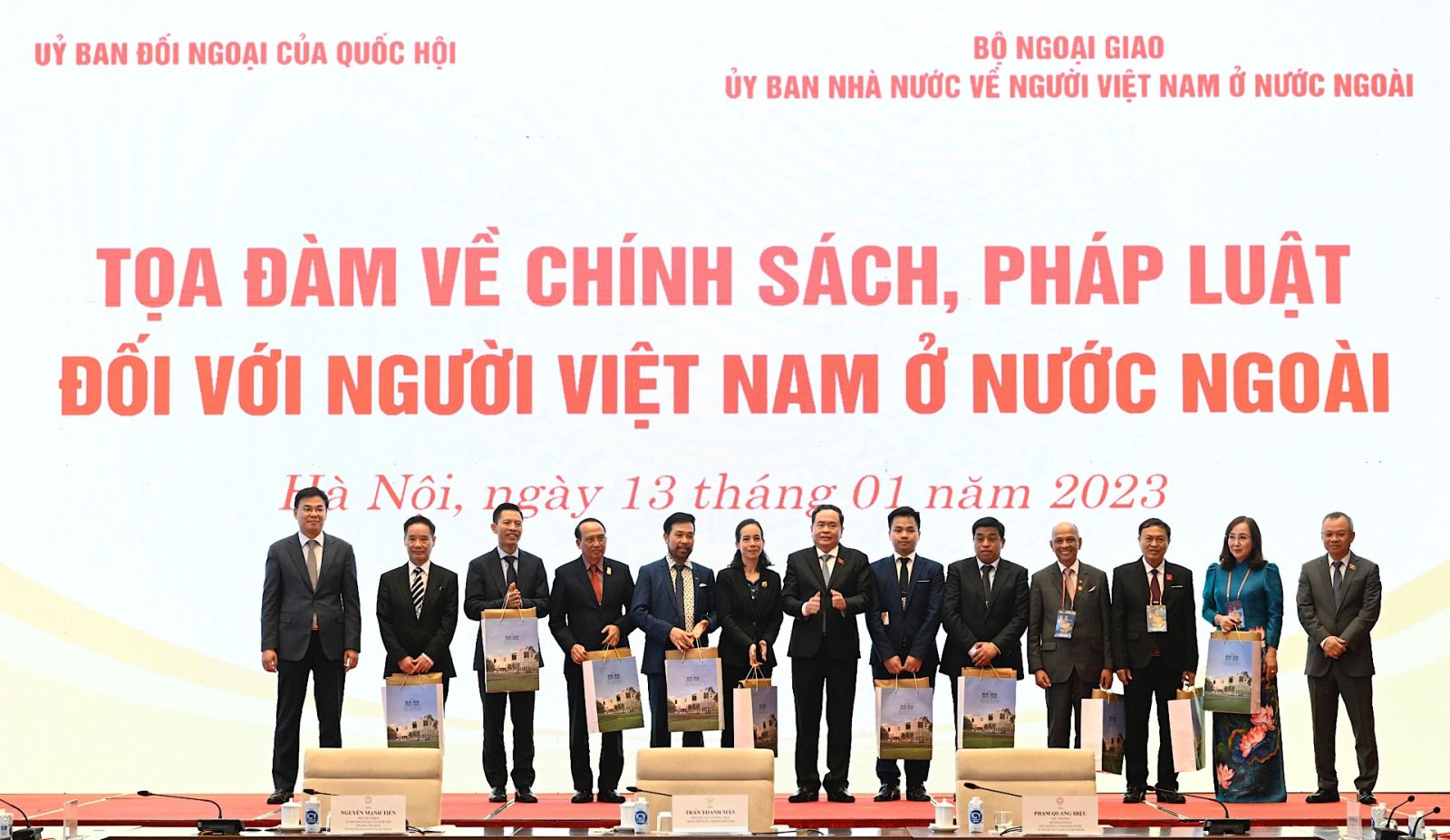 Đồng hành, lắng nghe và gắn kết kiều bào ở nước ngoài với khát vọng đưa quê hương – đất nước bước vào kỷ nguyên vươn mình của dân tộc
