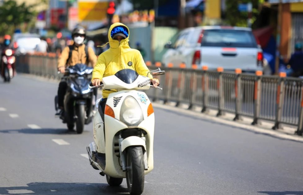 Hà Nội ngày nắng nóng; chiều tối và đêm có mưa rào và dông vài nơi. (Ảnh minh họa: KT) Hà Nội ngày nắng nóng; chiều tối và đêm có mưa rào và dông vài nơi. (Ảnh minh họa: KT)