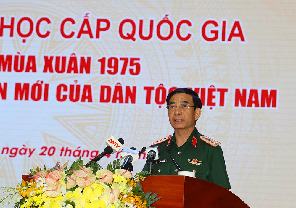 Đại tướng Phan Văn Giang phát biểu khai mạc hội thảo. Đại tướng Phan Văn Giang phát biểu khai mạc hội thảo.
