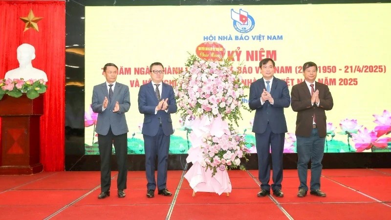 75 năm-sứ mệnh vẻ vang của Hội Nhà báo Việt Nam 75 năm-sứ mệnh vẻ vang của Hội Nhà báo Việt Nam
