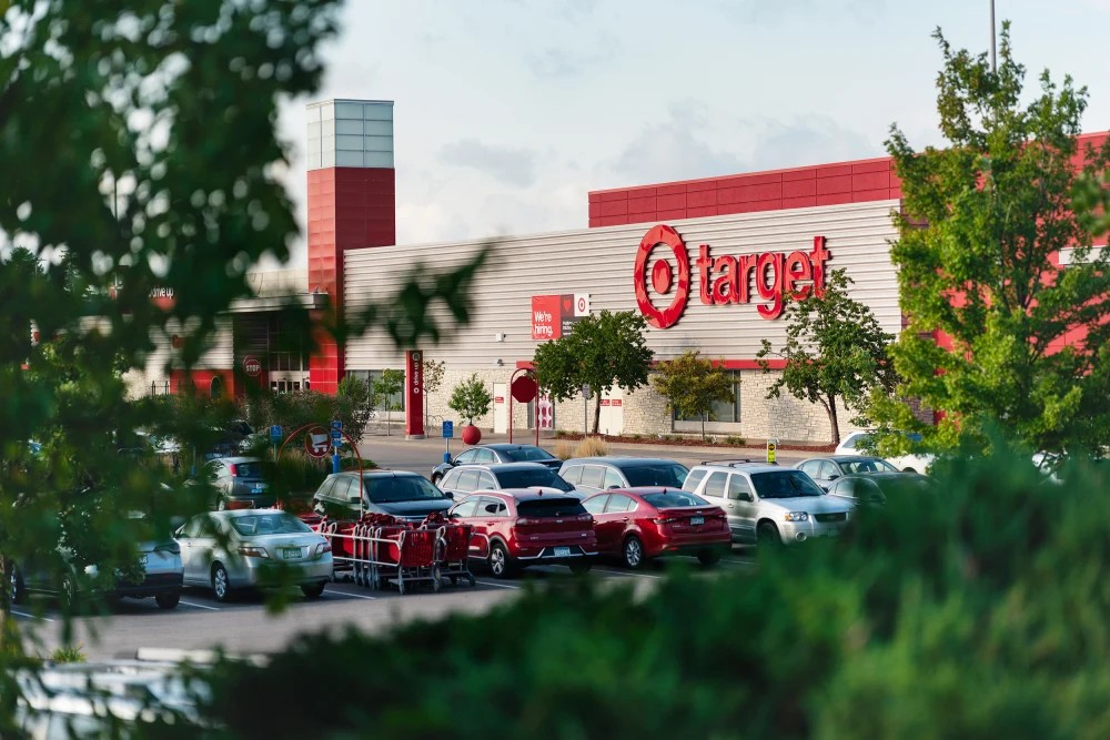 Một cửa hàng Target ở thành phố Edina, bang Minnesota, Mỹ. (Ảnh: Getty) Một cửa hàng Target ở thành phố Edina, bang Minnesota, Mỹ. (Ảnh: Getty)