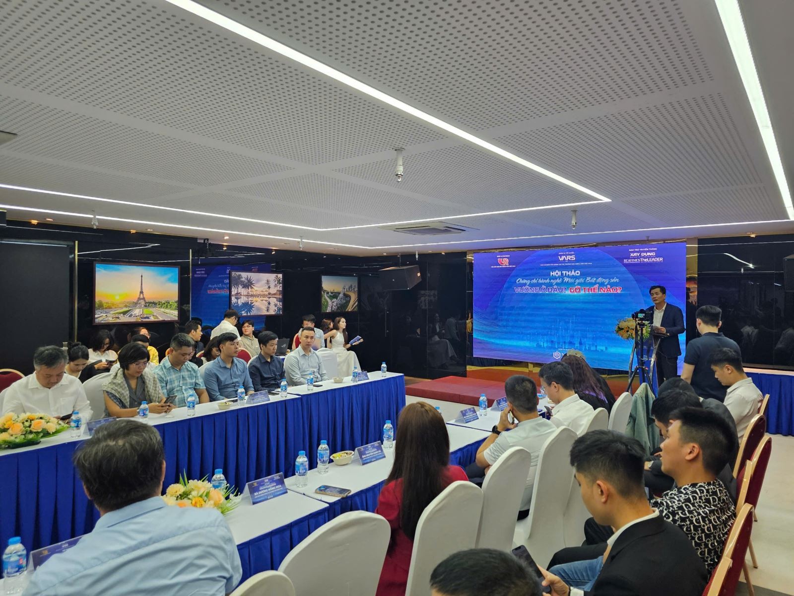 TS Nguyễn Văn Đính, Chủ tịch Hội Môi giới BĐS Việt Nam (VARS) phát biểu tại Hội thảo. (Theo Báo Tin tức) TS Nguyễn Văn Đính, Chủ tịch Hội Môi giới BĐS Việt Nam (VARS) phát biểu tại Hội thảo. (Theo Báo Tin tức)