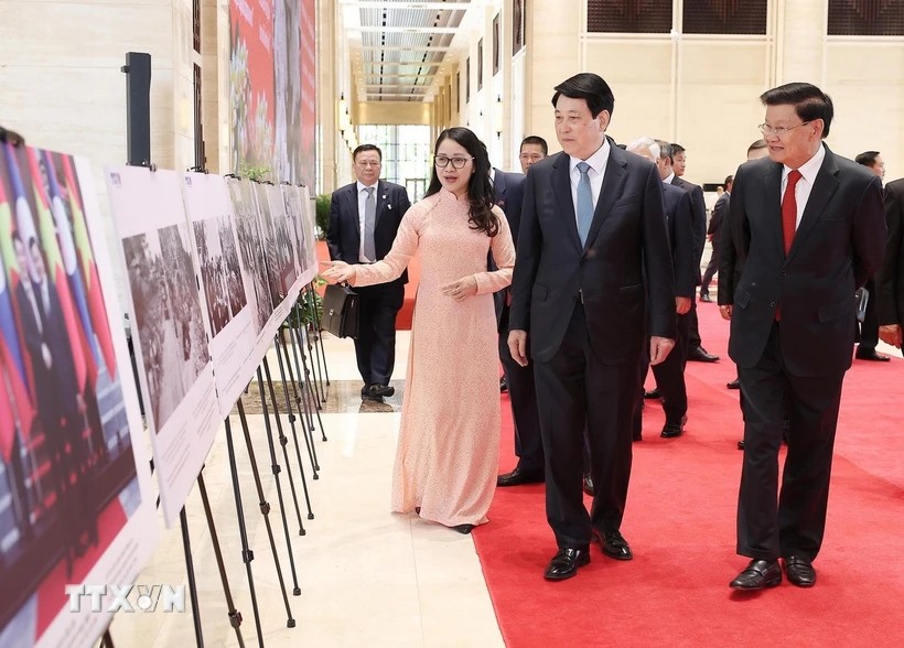 Chủ tịch nước Lương Cường dự chương trình Giao lưu hữu nghị Việt-Lào Chủ tịch nước Lương Cường dự chương trình Giao lưu hữu nghị Việt-Lào
