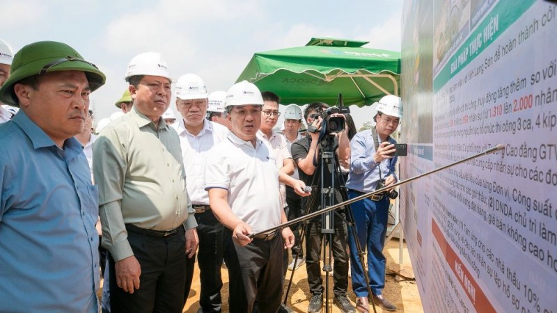 Đề xuất đầu tư công tuyến đường sắt 3,5 tỷ USD; Bến Tre rót 15.071 tỷ đồng phát triển các cụm công nghiệp Đề xuất đầu tư công tuyến đường sắt 3,5 tỷ USD; Bến Tre rót 15.071 tỷ đồng phát triển các cụm công nghiệp