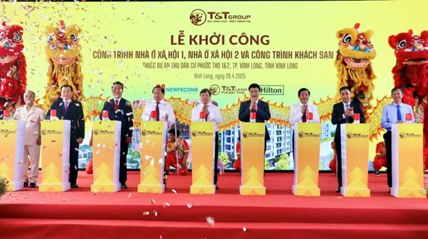 Các đại biểu thực hiện nghi lễ khởi công công trình nhà ở xã hội và khách sạn thuộc dự án Khu dân cư Phước Thọ 1 & 2 Các đại biểu thực hiện nghi lễ khởi công công trình nhà ở xã hội và khách sạn thuộc dự án Khu dân cư Phước Thọ 1 & 2