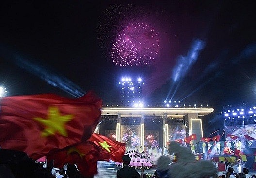 In pictures: Fireworks Display in Hanoi Celebrates national reunification day In pictures: Fireworks Display in Hanoi Celebrates national reunification day