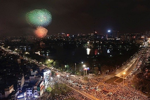 In pictures: Fireworks Display in Hanoi Celebrates national reunification day In pictures: Fireworks Display in Hanoi Celebrates national reunification day