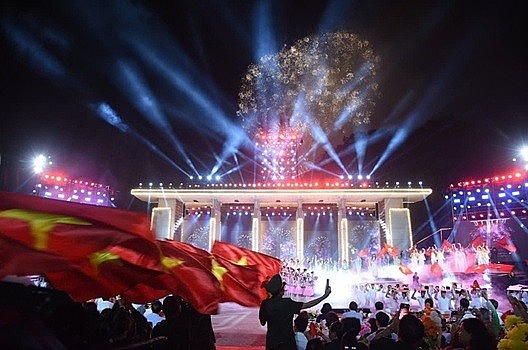 In pictures: Fireworks Display in Hanoi Celebrates national reunification day In pictures: Fireworks Display in Hanoi Celebrates national reunification day